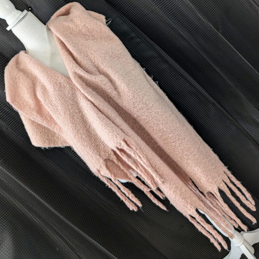 GORGEOUSLY FLUFFY AND TOUCHABLE TEXTURED SHELL PINK KNIT WRAP, SCARF! EXTRA LG!